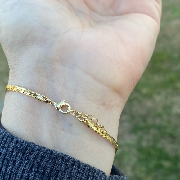 Gold plated bracelet fits up to 8” wrist - New - Picture 9 of 12